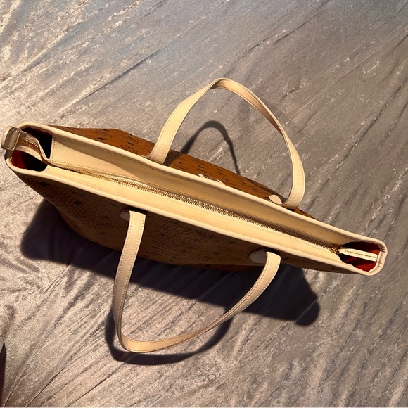MCM Tote Bag - Picture 4 of 4